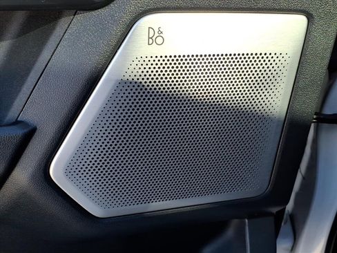 Used 2022 Ford F150 Lariat w/ Equipment Group 502A High image 9