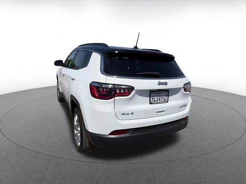 Used 2025 Jeep Compass Limited AWD/4WD image 11