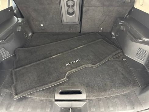 Used 2018 Nissan Rogue SV w/ Sun & Sound Touring Package AWD/4WD image 25