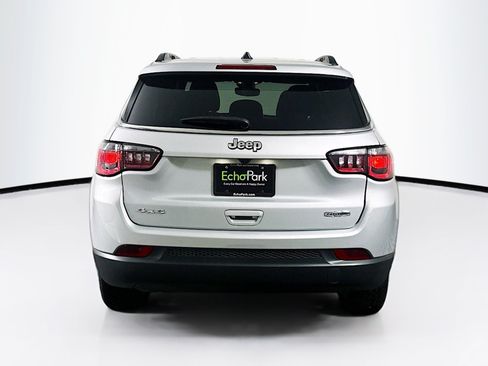 Used 2025 Jeep Compass Latitude AWD/4WD image 7