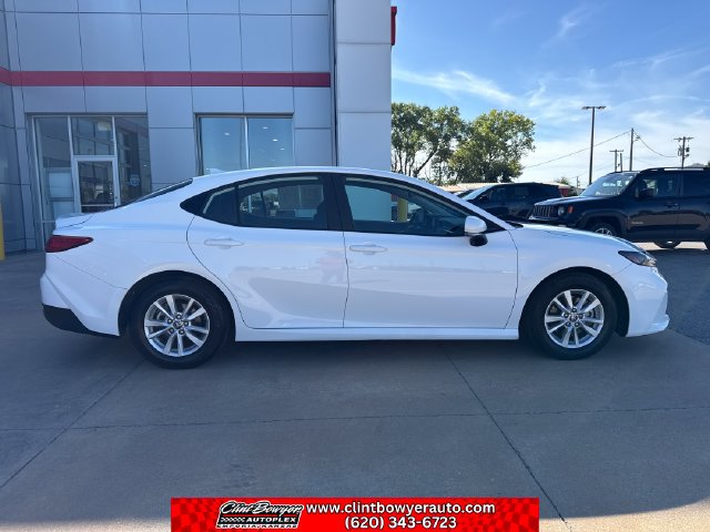 Used 2025 Toyota Camry LE FWD image 7