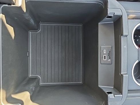 Used 2021 Chevrolet Tahoe Premier w/ Premium Package image 39