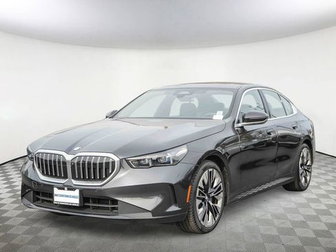 Used 2025 BMW 530i 530i w/ Premium Package image 3