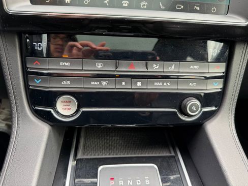 Used 2020 Jaguar F-PACE Prestige image 24