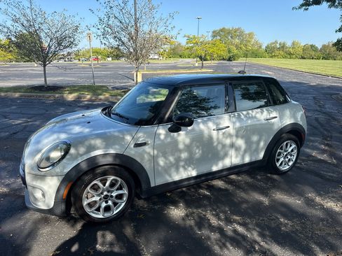 Used 2017 MINI Cooper 4-Door Hardtop image 5