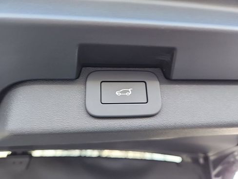 Used 2025 Land Rover Discovery S AWD/4WD image 14