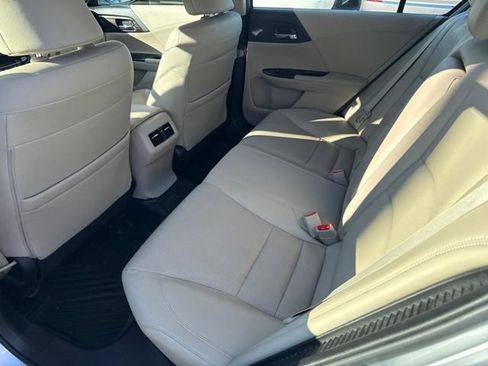 Used 2017 Honda Accord Touring image 12