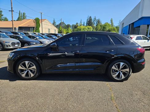Used 2024 Audi Q8 e-tron Premium AWD/4WD image 2