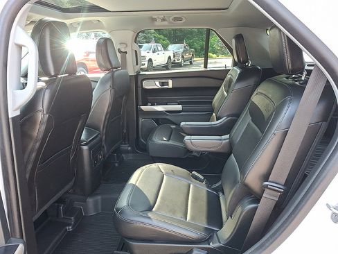 Used 2024 Ford Explorer XLT w/ Equipment Group 202A AWD/4WD image 12