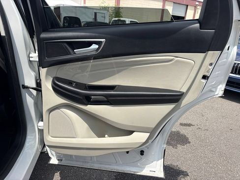 Used 2020 Ford Edge Titanium FWD image 16