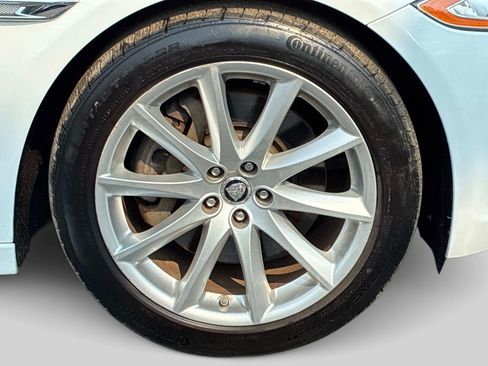 Used 2013 Jaguar XJ RWD image 21