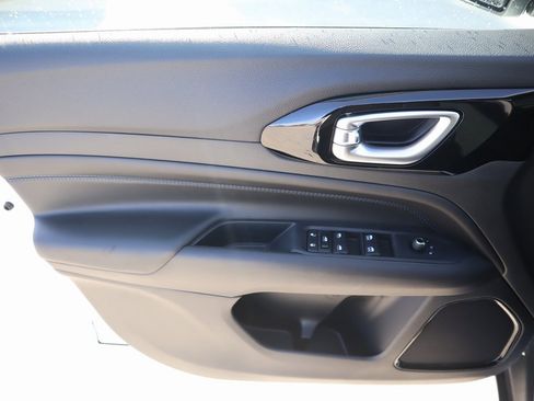 New 2026 Jeep Compass Latitude image 15