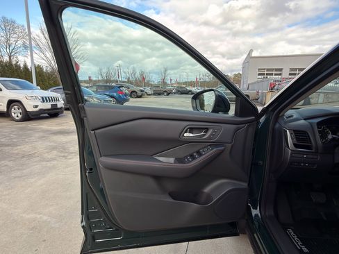 Used 2026 Nissan Rogue SV w/ Rock Creek Premium Package AWD/4WD image 9