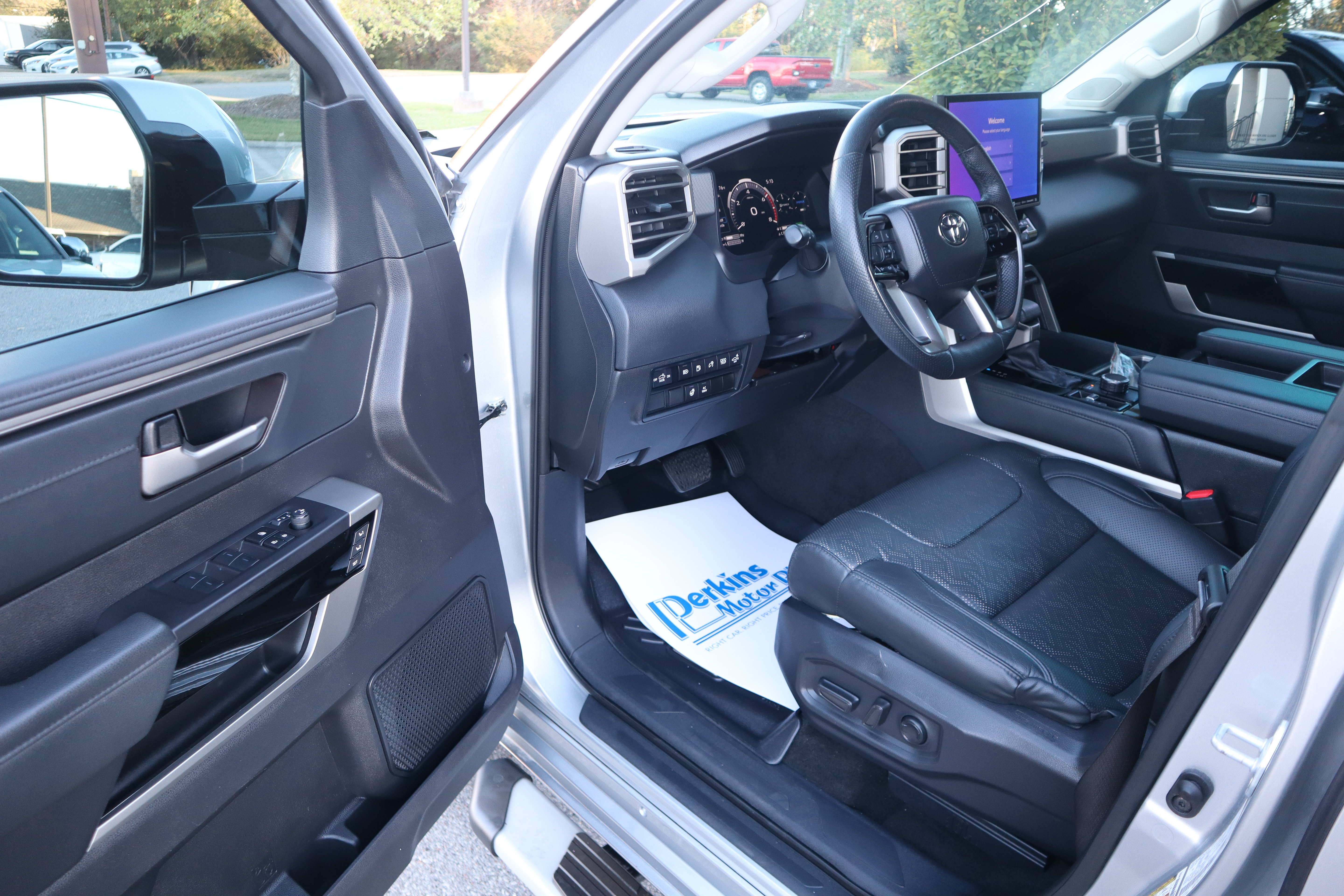 Used 2023 Toyota Tundra Limited AWD/4WD image 3