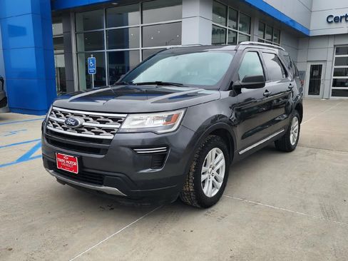 Used 2018 Ford Explorer XLT AWD/4WD image 1