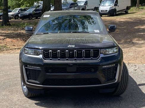 New 2026 Jeep Grand Cherokee Limited w/ Luxury Tech Group II RWD image 32