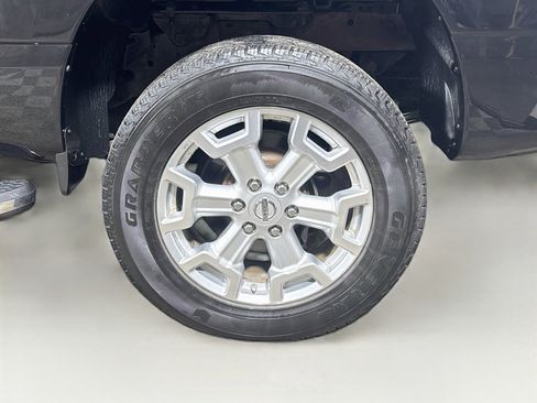 Used 2019 Nissan Titan SV w/ SV Convenience Package image 26