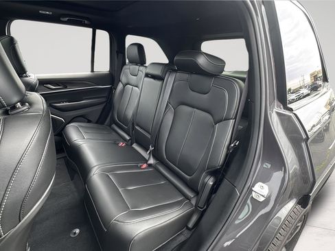 New 2025 Jeep Grand Cherokee Limited w/ Black Appearance Package AWD/4WD image 36