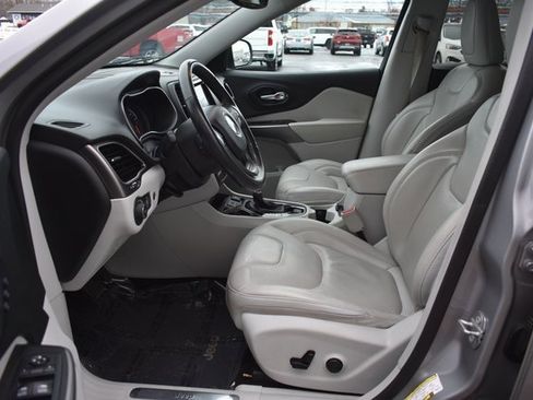 Used 2019 Jeep Cherokee Limited image 13