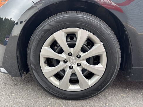 Used 2025 Toyota Corolla LE FWD image 10