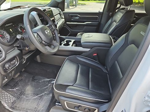Used 2025 RAM 1500 Laramie w/ Sport Appearance Package AWD/4WD image 18