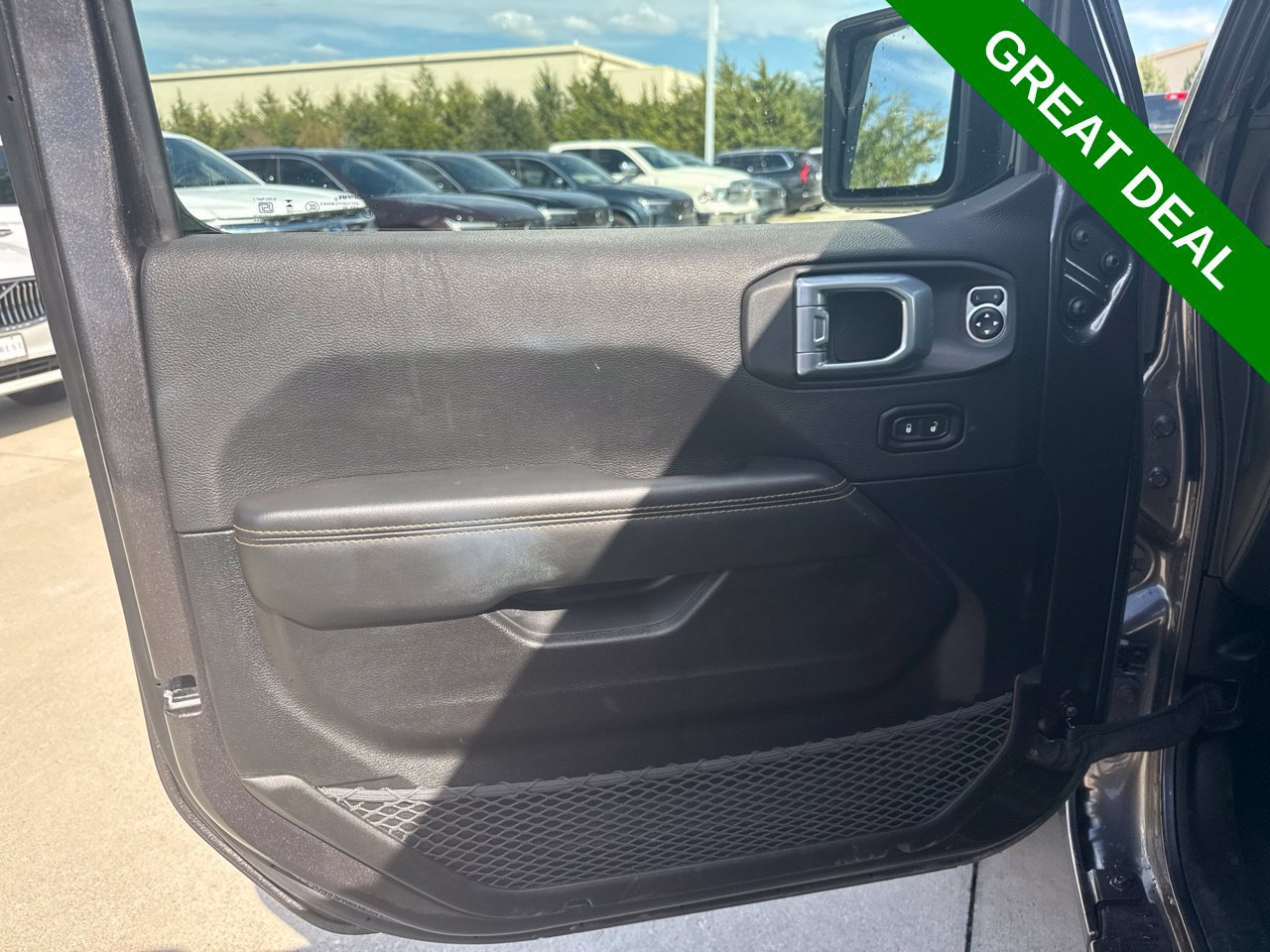 Used 2026 Jeep Wrangler Unlimited Sahara AWD/4WD image 16