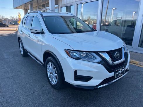 Used 2018 Nissan Rogue SV image 3