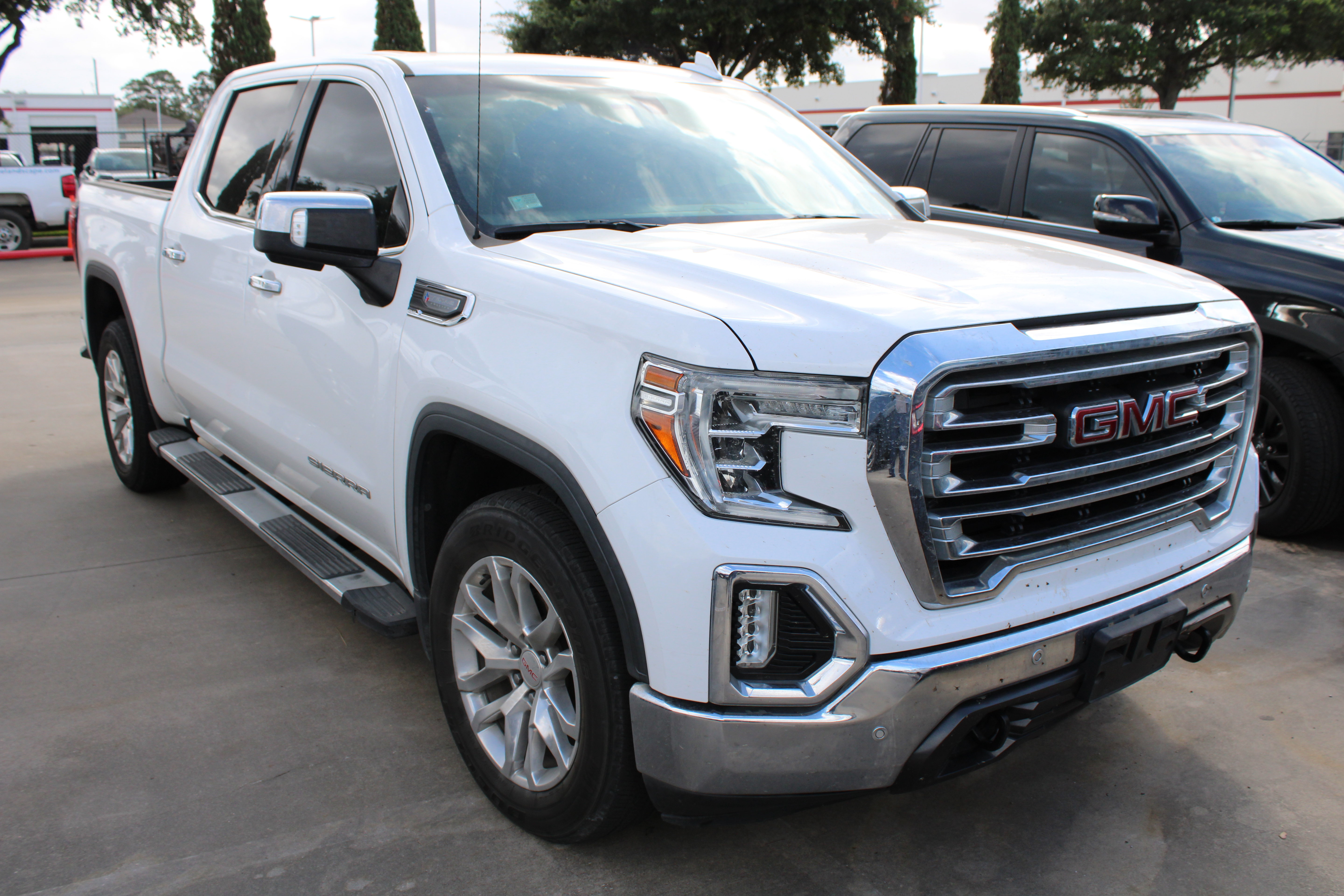Used 2021 GMC Sierra 1500 SLT RWD image 2