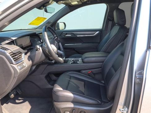 Used 2026 GMC Acadia Elevation w/ Elevation Premium Package FWD image 6