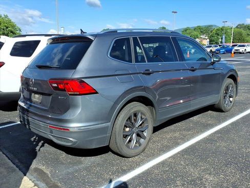 Used 2024 Volkswagen Tiguan SE w/ Panoramic Sunroof Package AWD/4WD image 10