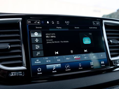 Used 2024 Chrysler Pacifica Touring-L FWD image 29