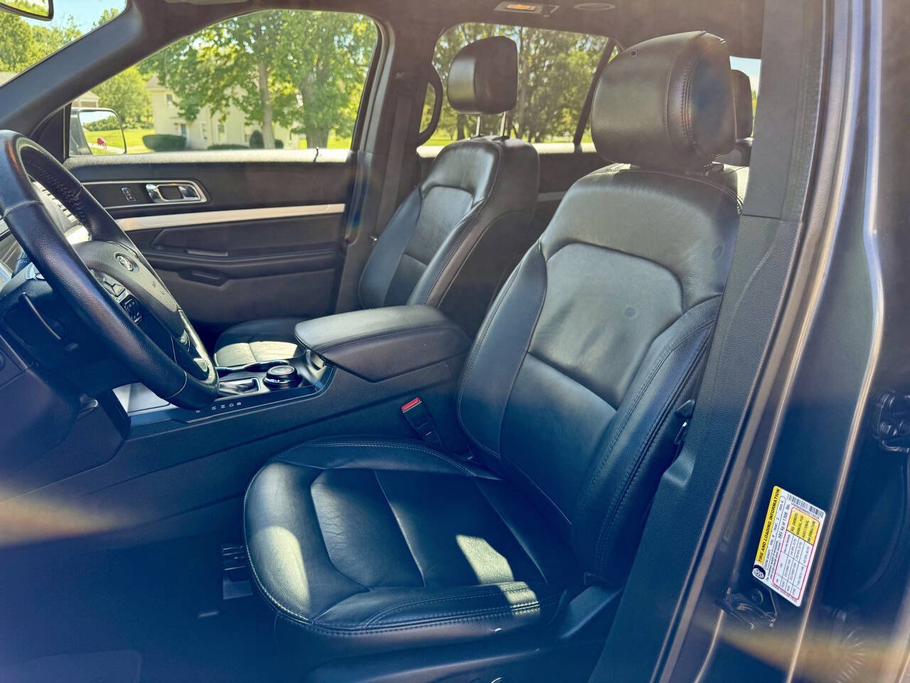 Used 2017 Ford Explorer XLT w/ Equipment Group 202A AWD/4WD image 11