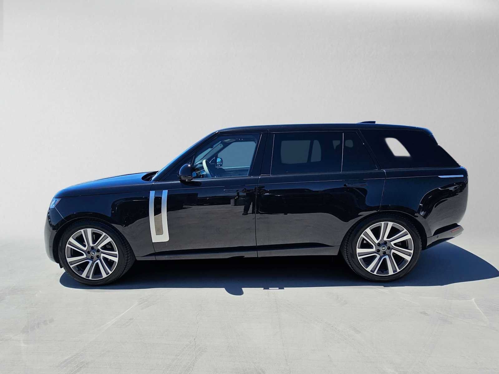 New 2025 Land Rover Range Rover SV AWD/4WD image 2
