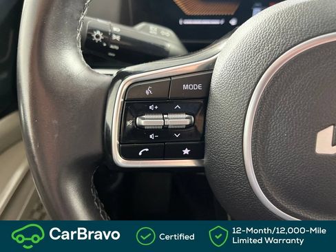 Used 2025 Kia Carnival FWD image 23