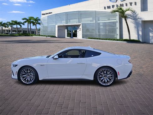 Used 2024 Ford Mustang GT Premium image 4