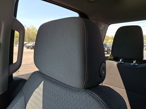 Used 2023 Chevrolet Silverado 1500 LT AWD/4WD image 18