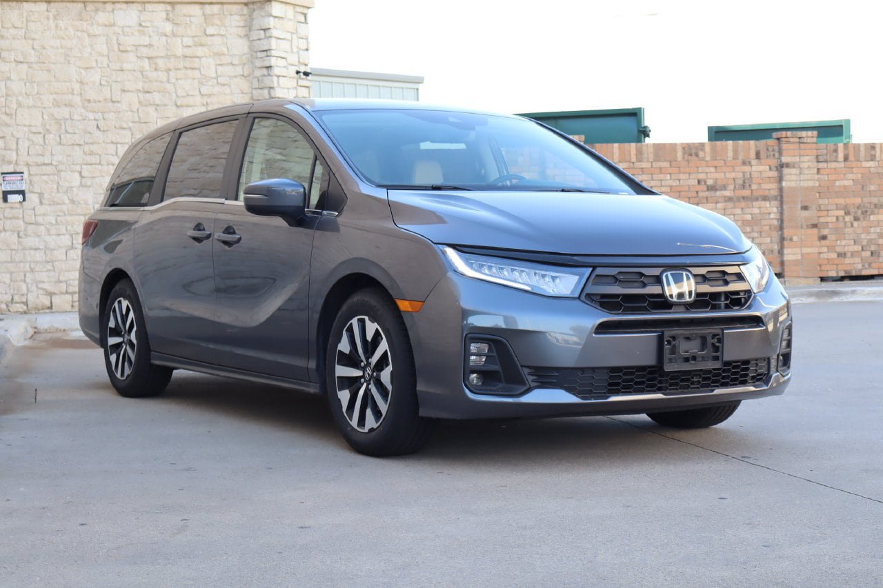 Used 2025 Honda Odyssey EX-L image 2