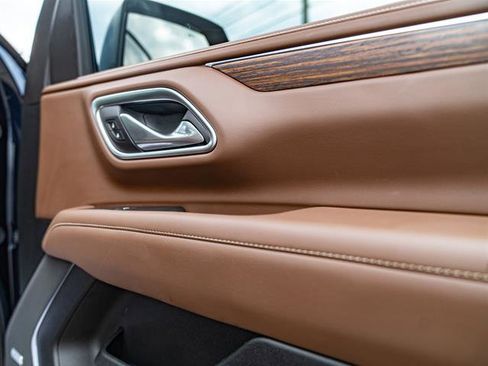 Used 2024 Chevrolet Suburban High Country w/ Advanced Technology Package image 33