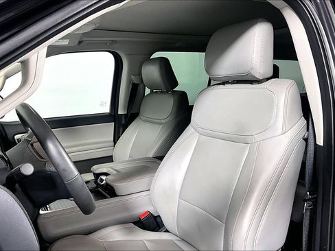 Used 2025 Ford Expedition Active AWD/4WD image 25