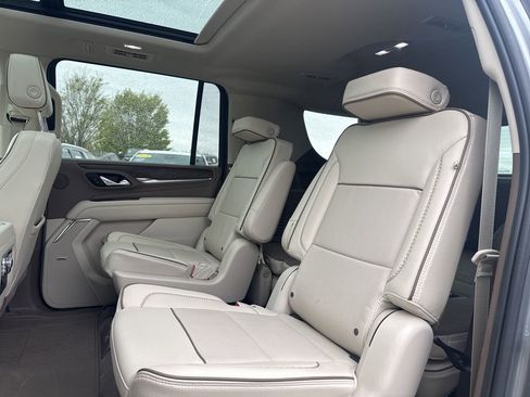 Used 2023 GMC Yukon XL Denali AWD/4WD image 13