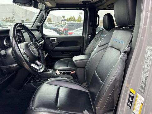 Used 2022 Jeep Wrangler Unlimited Rubicon 4xe w/ Cold Weather Group AWD/4WD image 9