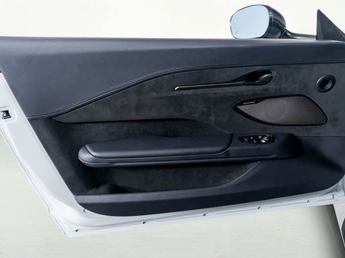 Used 2025 Aston Martin V8 Vantage Coupe image 33