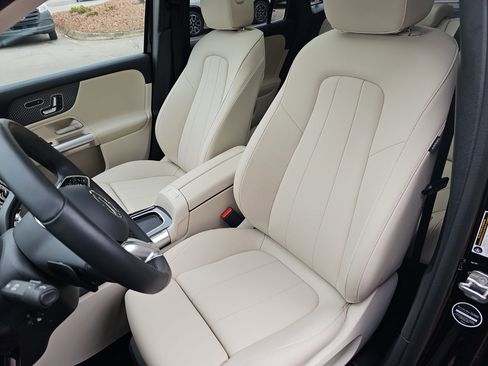 Certified 2025 Mercedes-Benz GLA 250 4MATIC image 16