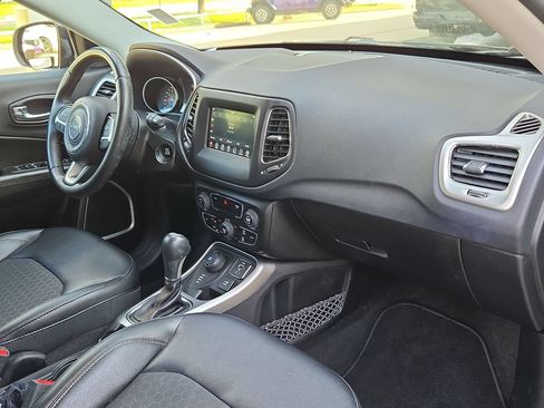 Used 2018 Jeep Compass Latitude w/ Popular Equipment Group AWD/4WD image 30