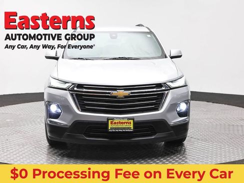 Used 2022 Chevrolet Traverse LT FWD image 2