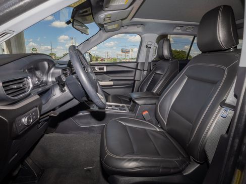 Used 2022 Ford Explorer XLT w/ Equipment Group 202A RWD image 12