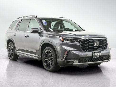 Used 2025 Honda Pilot Touring image 7