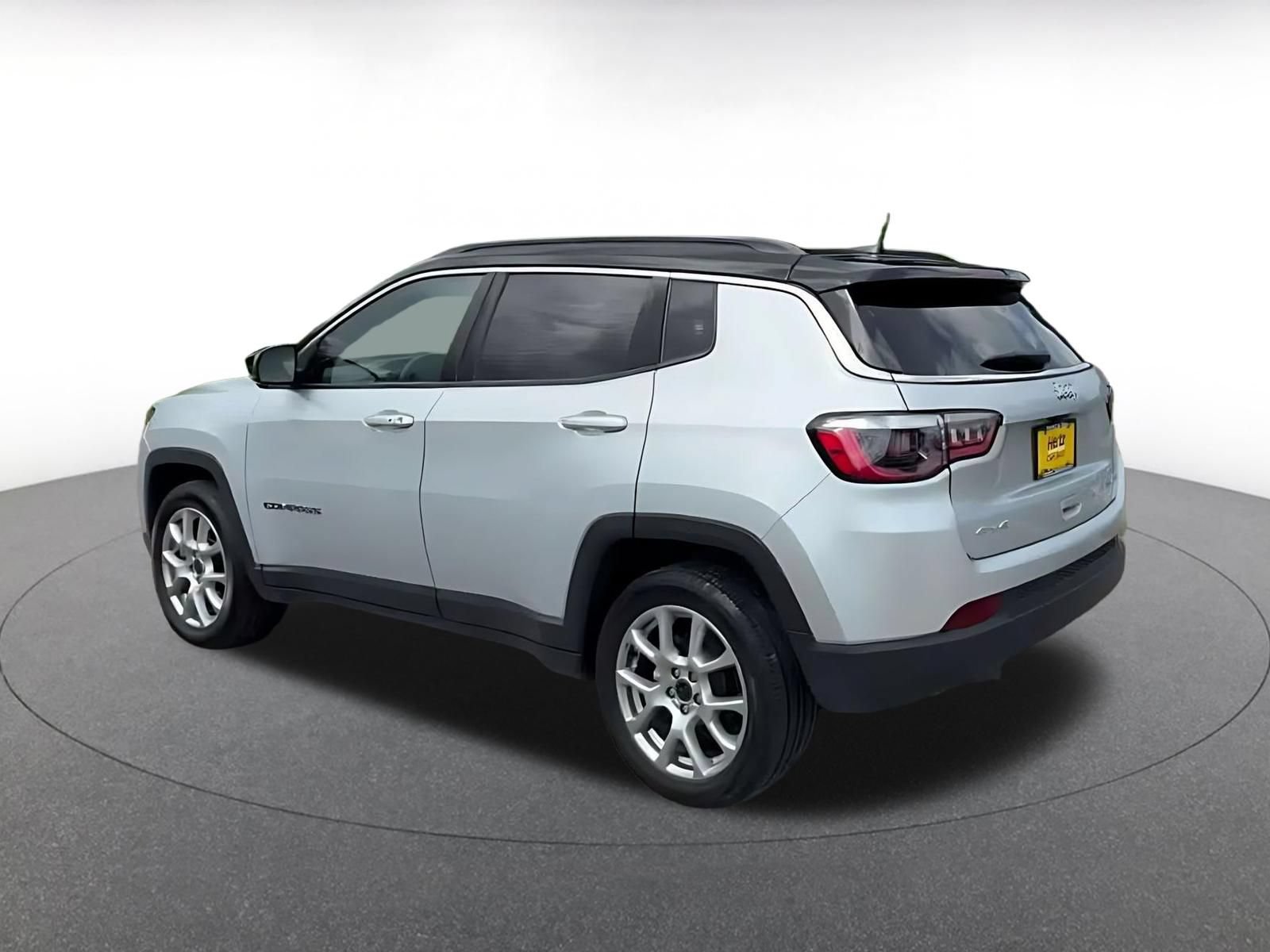 Used 2025 Jeep Compass Limited AWD/4WD image 9