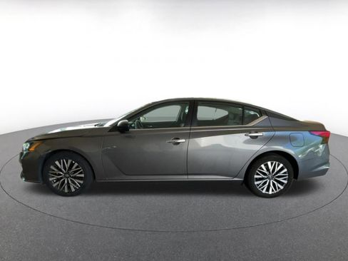Used 2025 Nissan Altima 2.5 SV image 9