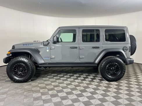 Used 2023 Jeep Wrangler Unlimited w/ Sun & Screen Package image 9